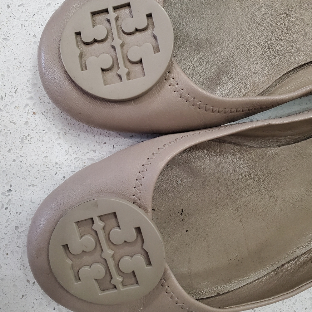 Tory burch taupe minnie flats
